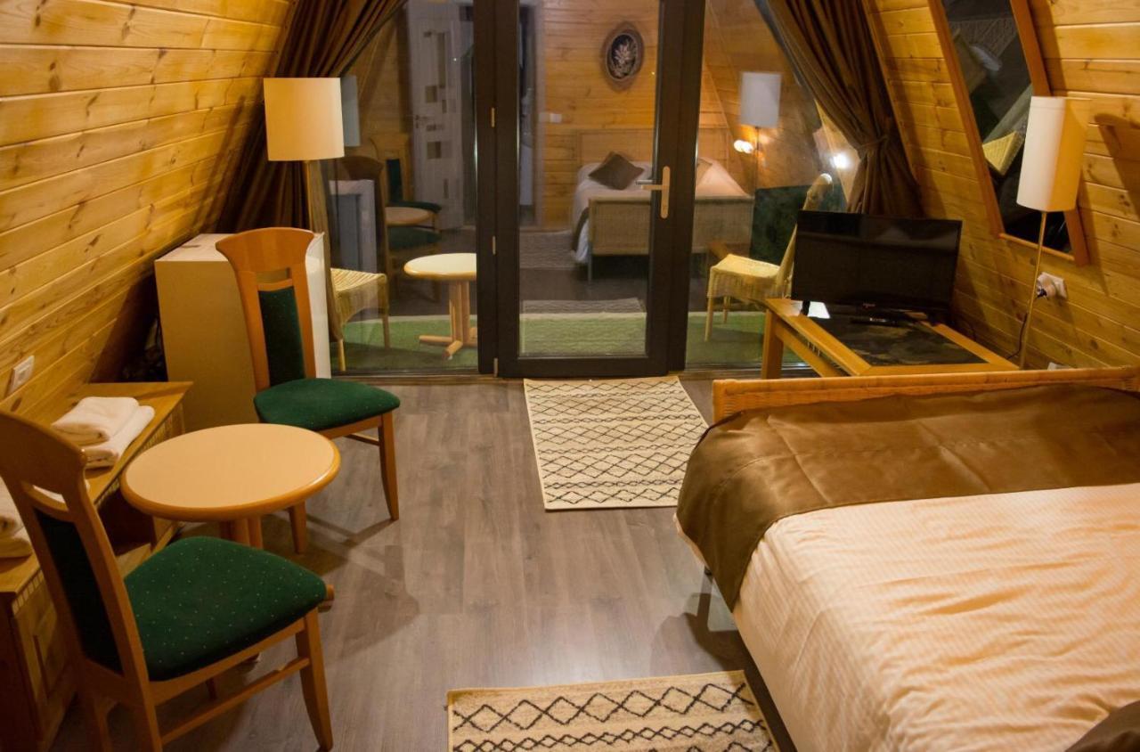 Casute Din Lemn Hotel Jiblea Veche ภายนอก รูปภาพ